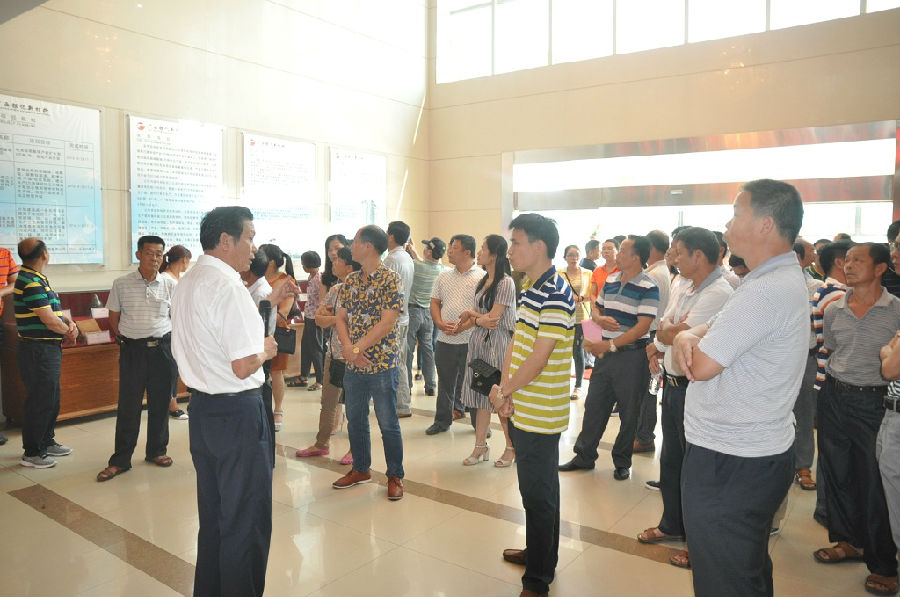 亞山鎮(zhèn)黨委書(shū)記帶領(lǐng)市縣鎮(zhèn)人大代表一行到我司調(diào)研 