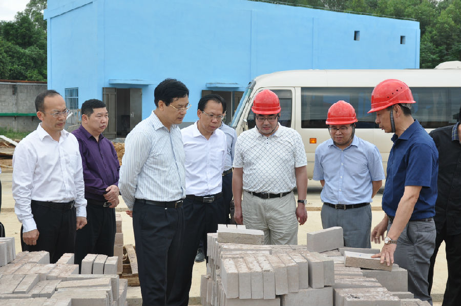 廣西壯族自治區(qū)黨委常委、玉林市委書記莫恭明調(diào)研企業(yè)環(huán)境保護工作