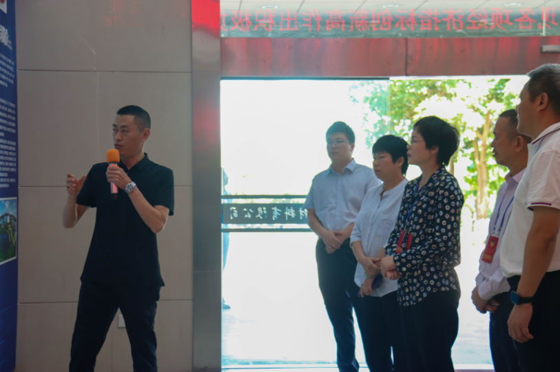 玉林市政協(xié)常委視察團一行蒞臨廣西銀億視察指導